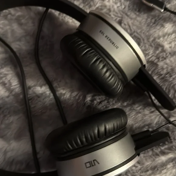 Sol Republic V10 Headphones